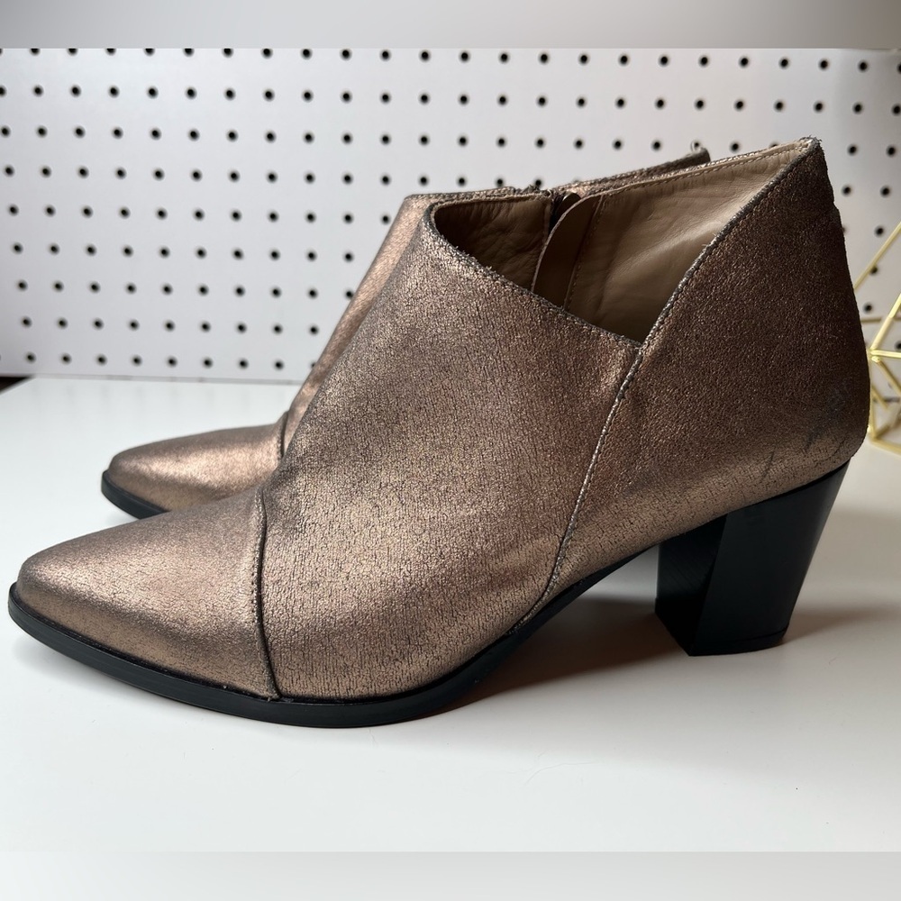 Italeau Marisa Booties EU 39 US 8.5 Gold Leather Waterproof Block Heel Metallic - Picture 10 of 16